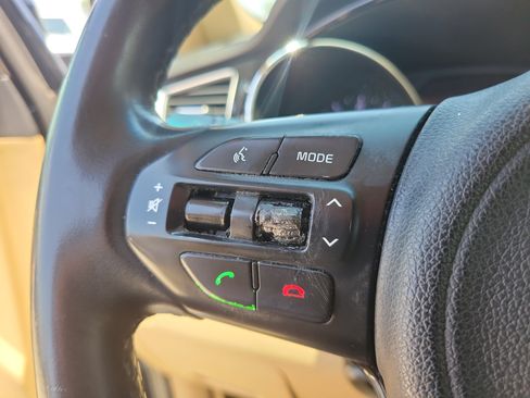 Used 2016 Kia Sedona EX FWD image 18