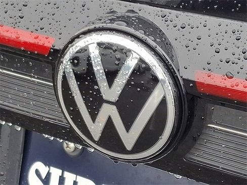 New 2026 Volkswagen Taos SE image 12