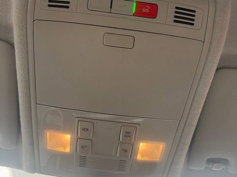 Used 2021 Volkswagen Tiguan SE image 28