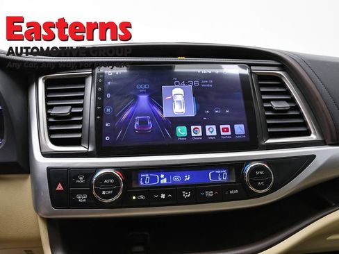 Used 2018 Toyota Highlander Plus AWD/4WD image 11