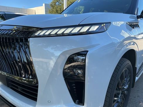 Certified 2026 INFINITI QX80 Autograph w/ Premium Cargo Package image 8