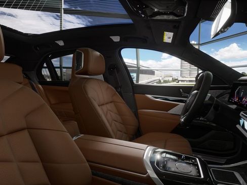 New 2026 BMW i7 xDrive60 w/ Executive Package image 9