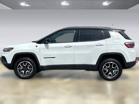 Used 2025 Jeep Compass Trailhawk AWD/4WD image 6