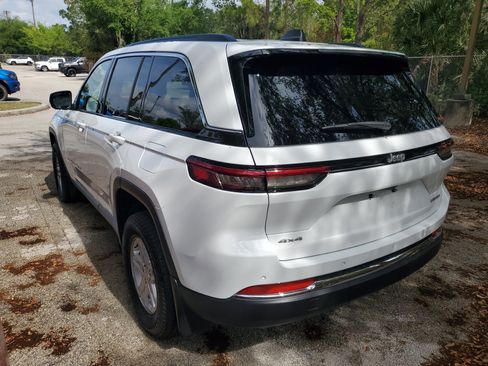 Used 2025 Jeep Grand Cherokee Laredo w/ MOPAR Finishing Package image 4