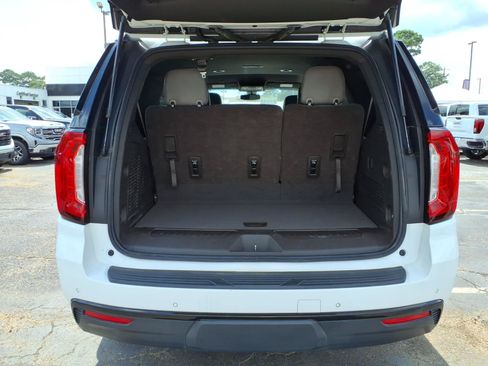 Used 2022 GMC Yukon SLE AWD/4WD image 5
