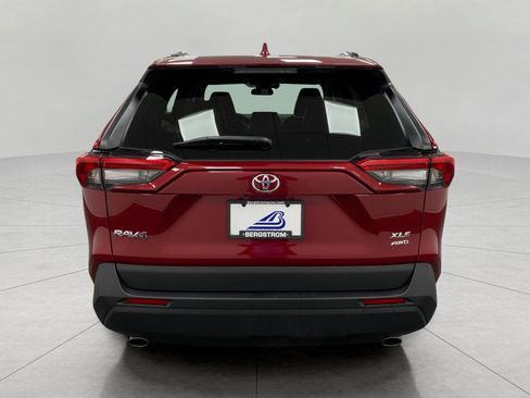Used 2022 Toyota RAV4 XLE Premium AWD/4WD image 5