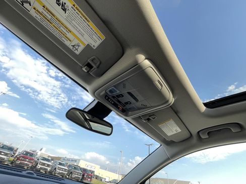 Used 2023 GMC Terrain SLT image 21