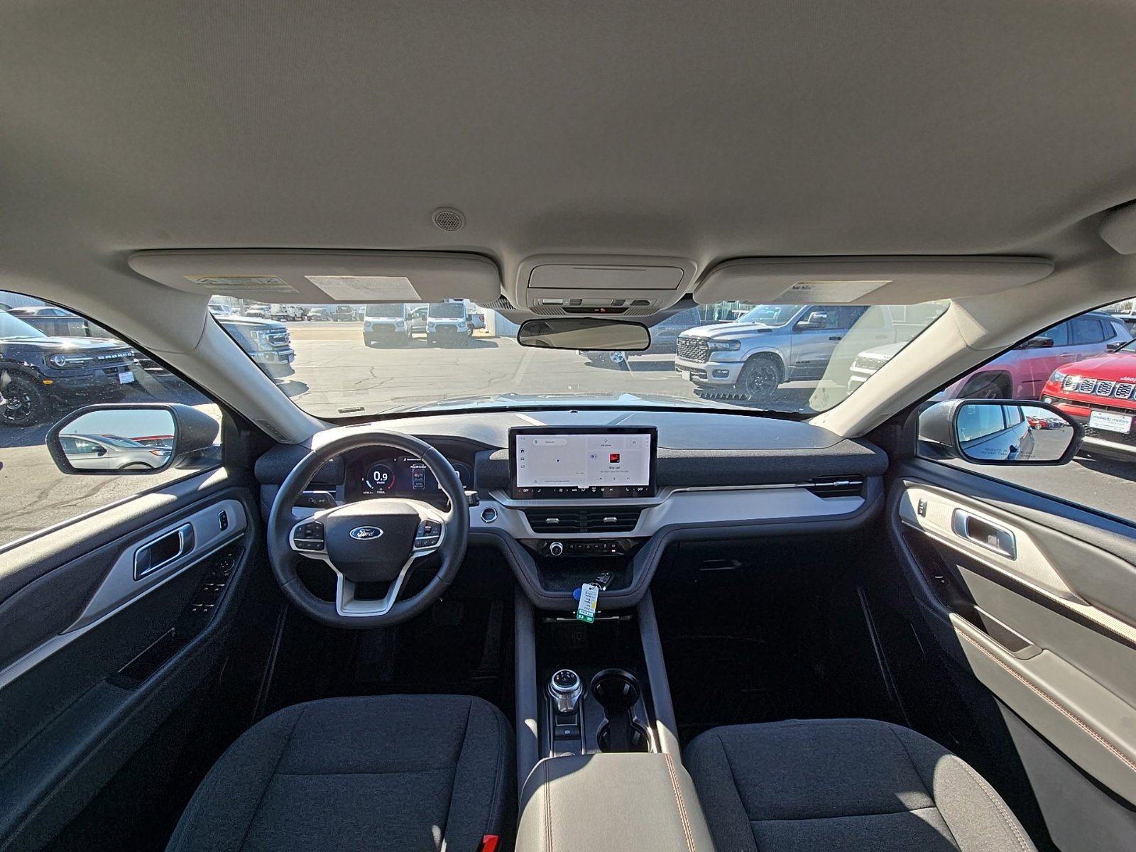 Used 2025 Ford Explorer Active RWD image 2
