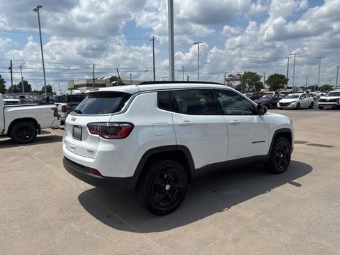 Used 2023 Jeep Compass Latitude w/ Sun and Sound Group AWD/4WD image 3
