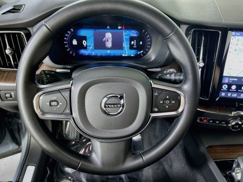 Used 2022 Volvo XC60 B5 Momentum AWD/4WD image 11