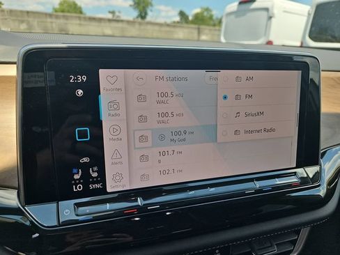 Used 2024 Volkswagen Atlas SE FWD image 24