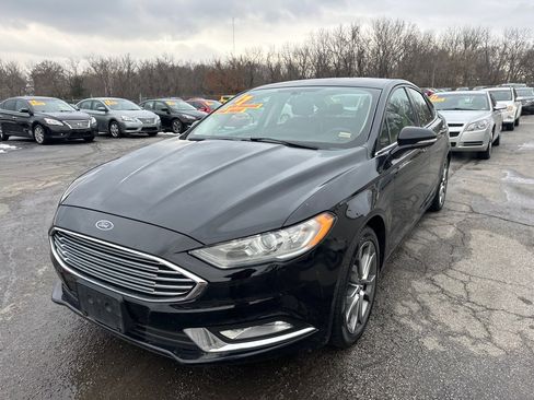 Used 2017 Ford Fusion SE w/ Equipment Group 201A image 2