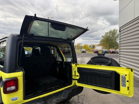 Used 2023 Jeep Wrangler Sport S AWD/4WD image 19