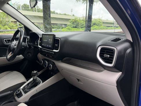 Used 2023 Hyundai Venue SEL w/ Cargo Package FWD image 17