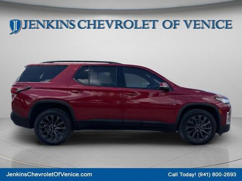 Used 2023 Chevrolet Traverse RS FWD image 3