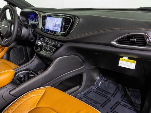 New 2026 Chrysler Pacifica Pinnacle image 44