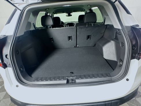 Used 2024 GMC Terrain SLE w/ Driver Convenience Package FWD image 28