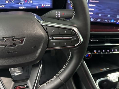 Used 2025 Chevrolet Traverse Z71 w/ Driver Confidence Package image 16