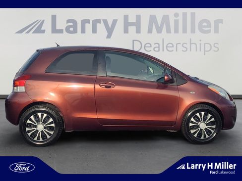 Used 2009 Toyota Yaris 2-Door Hatchback image 6