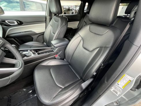 Used 2025 Jeep Compass Limited AWD/4WD image 37