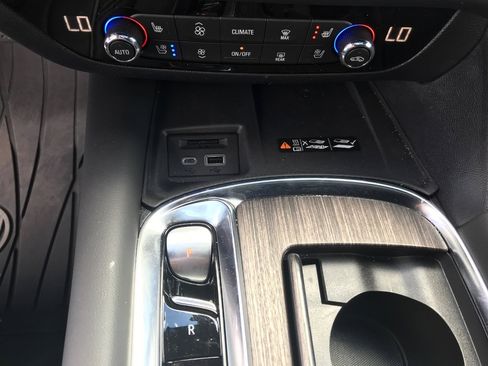 Used 2024 Buick Enclave Avenir w/ Avenir Technology Package AWD/4WD image 35