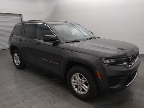 Used 2023 Jeep Grand Cherokee Laredo w/ Luxury Tech Group I RWD image 11