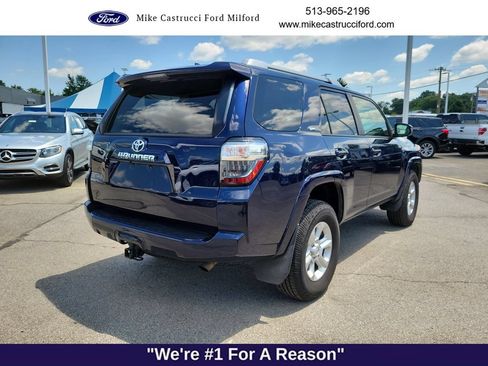 Used 2018 Toyota 4Runner SR5 AWD/4WD image 5
