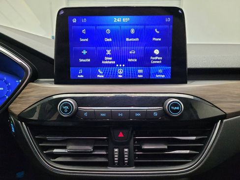 Used 2020 Ford Escape Titanium image 25