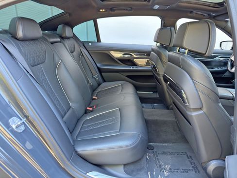 Used 2022 BMW 750i xDrive w/ M Sport Package image 46