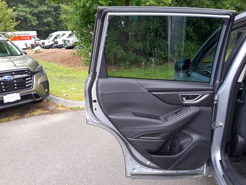 Used 2023 Subaru Forester Premium AWD/4WD image 28