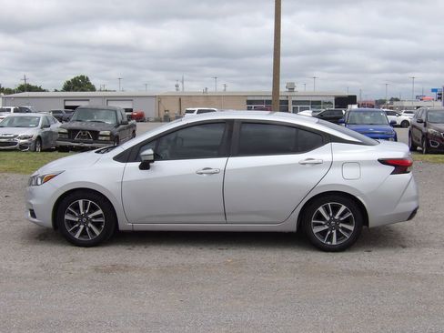 Used 2020 Nissan Versa SV FWD image 1