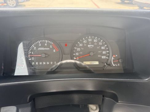 Used 2024 Isuzu NPR RWD image 33
