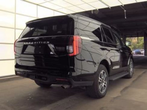 Used 2025 Ford Expedition Active AWD/4WD image 5
