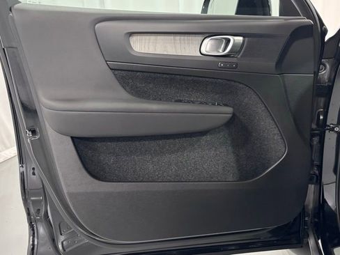 Certified 2025 Volvo XC40 B5 Plus AWD/4WD image 16