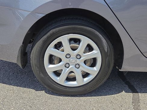 Used 2013 Hyundai Accent GLS FWD image 17