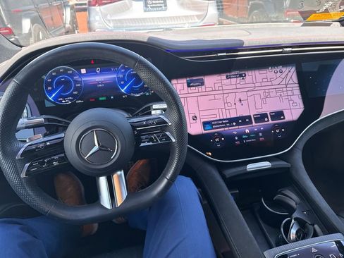 Used 2023 Mercedes-Benz EQS 580 580 image 3