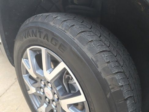 Used 2023 GMC Acadia SLT image 8