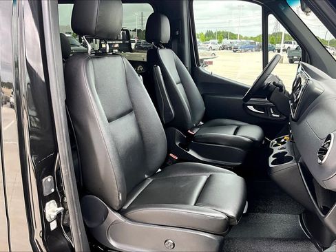 Used 2024 Mercedes-Benz Sprinter 2500 image 9