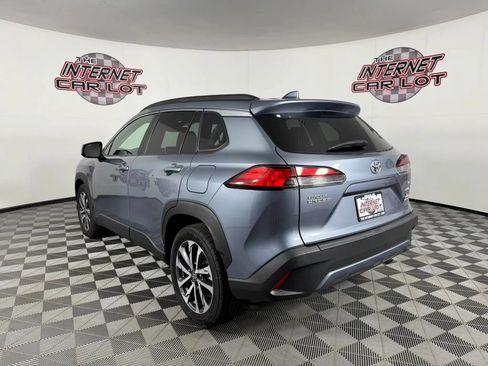 Used 2023 Toyota Corolla Cross XLE w/ Convenience Package AWD/4WD image 5