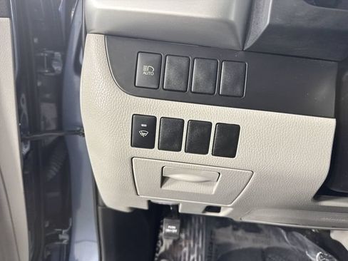Used 2019 Toyota Highlander LE AWD/4WD image 14