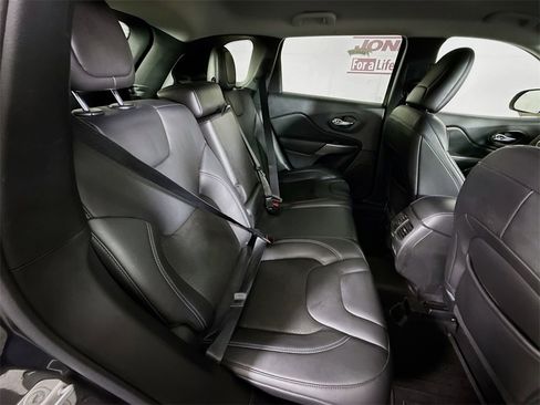 Used 2021 Jeep Cherokee Latitude Plus image 28