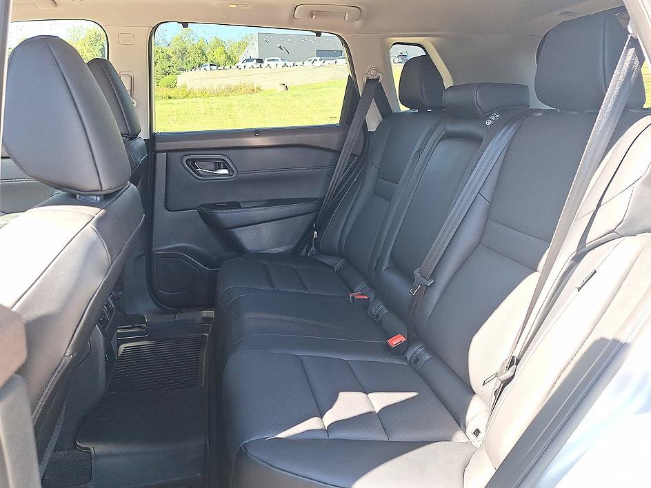 Certified 2023 Nissan Rogue SV w/ SV Premium B Package FWD image 12