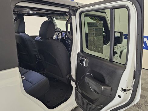 Used 2022 Jeep Gladiator Sport AWD/4WD image 32