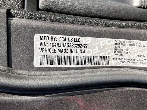 Certified 2025 Jeep Grand Cherokee Laredo X w/ Luxury Tech Group I AWD/4WD image 36