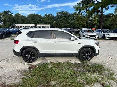 Used 2022 Volkswagen Taos SE FWD image 18