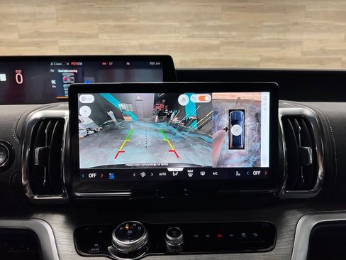 Used 2025 Ford Expedition Max Platinum image 12