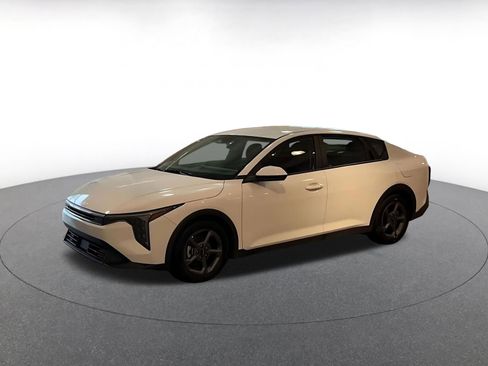 Used 2025 Kia K4 LXS image 8