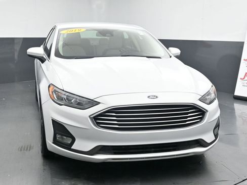 Used 2019 Ford Fusion SE w/ Equipment Group 151A image 3