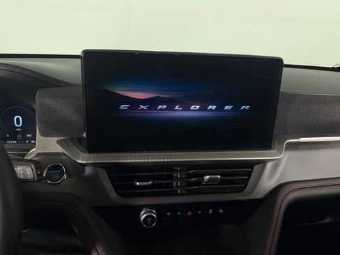 Used 2025 Ford Explorer ST-Line image 18