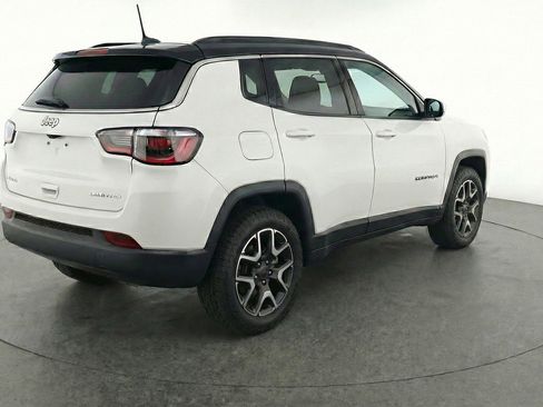Used 2025 Jeep Compass Trailhawk AWD/4WD image 9